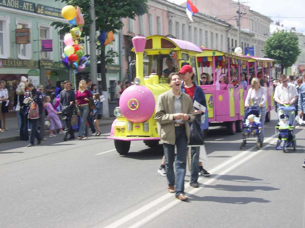 Наш паровоз вперед летит...
